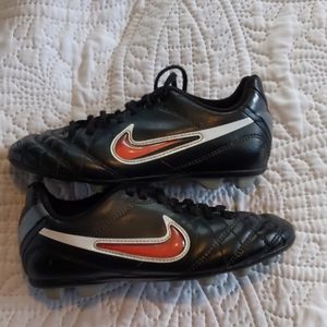 Nike cleats 13 child. Excellent condition.